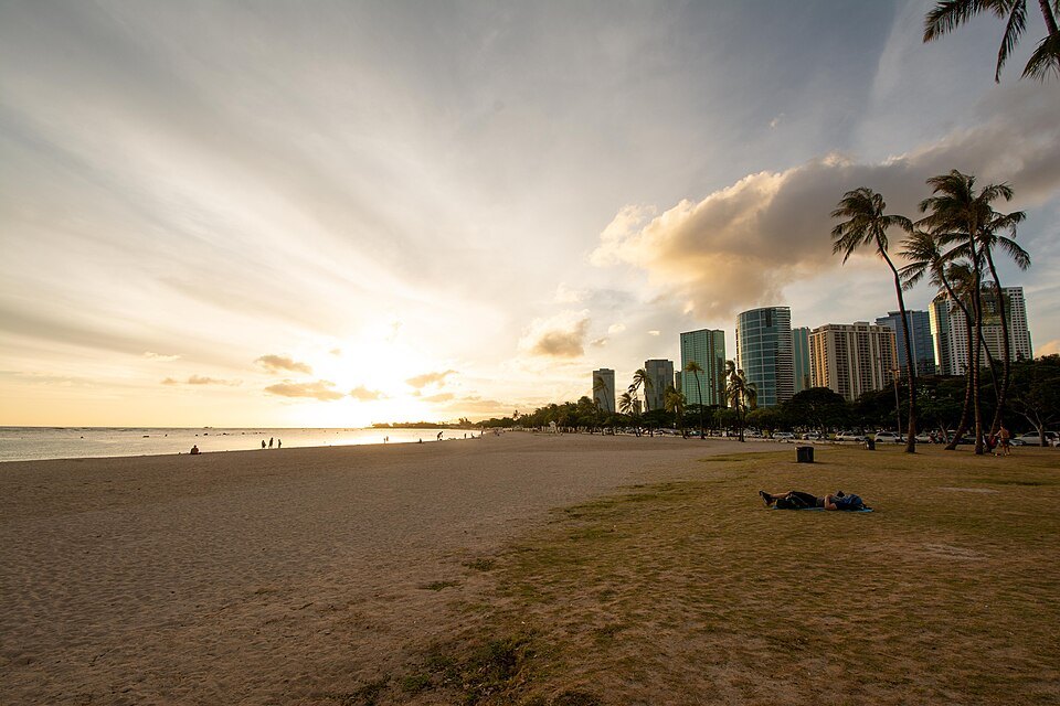 The long curve of Ala Moana Beach, empty in the evening