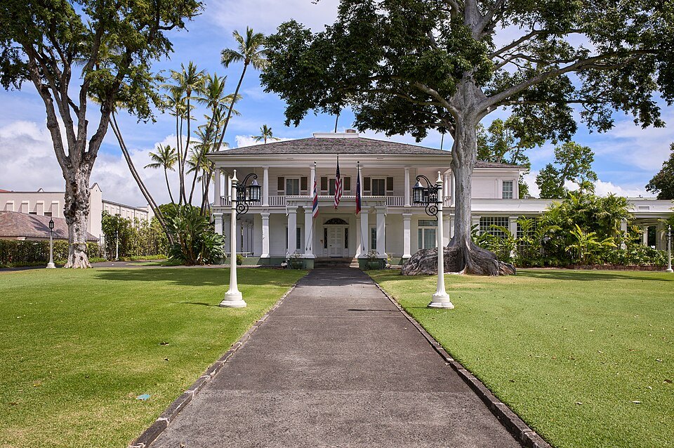 Washington Place, where Queen Liliʻuokalani lived, at the end of its walk