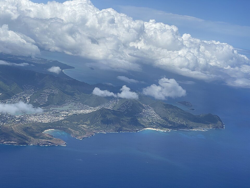 Hanauma Bay and Koko Crater from the air, the southeast tip of Oʻahu