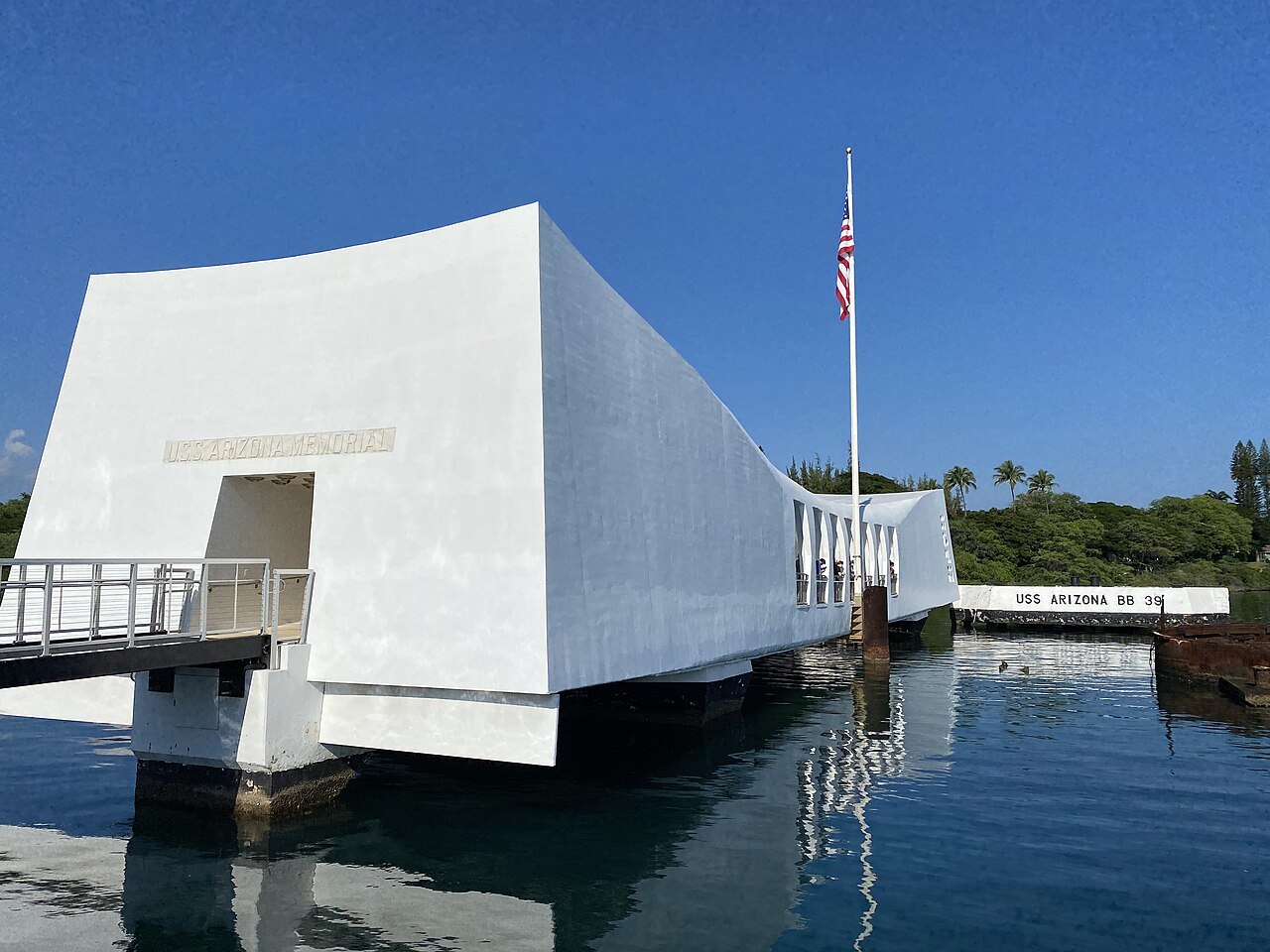 How do you plan a visit to Pearl Harbor from Honolulu?