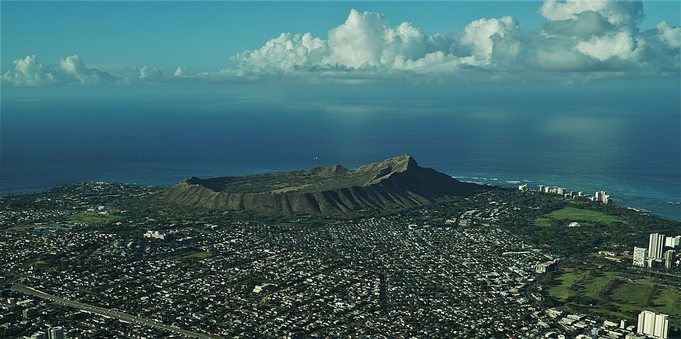Diamond Head above Kaimukī and Kapahulu from the air