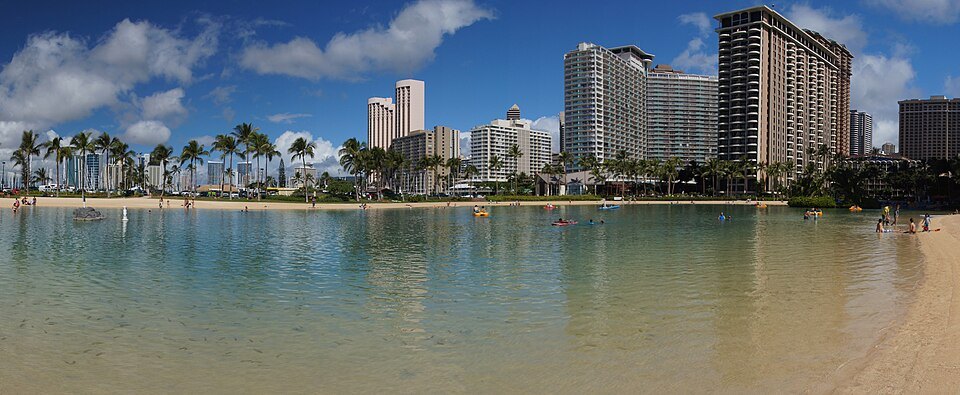 Calm, shallow water in front of the hotels at the western end of Waikīkī