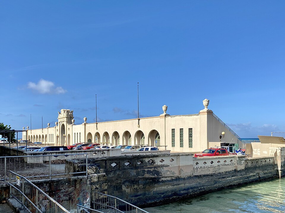 The arched front of the Waikiki Natatorium War Memorial on Kalākaua Avenue