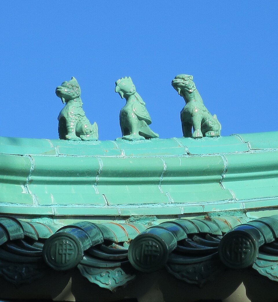 Guardian lions on the green-tiled roof of Kuan Yin Temple