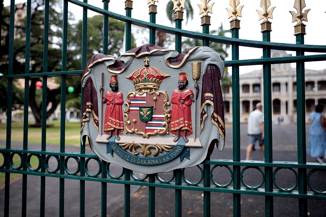 The royal arms of the kingdom on the palace gate