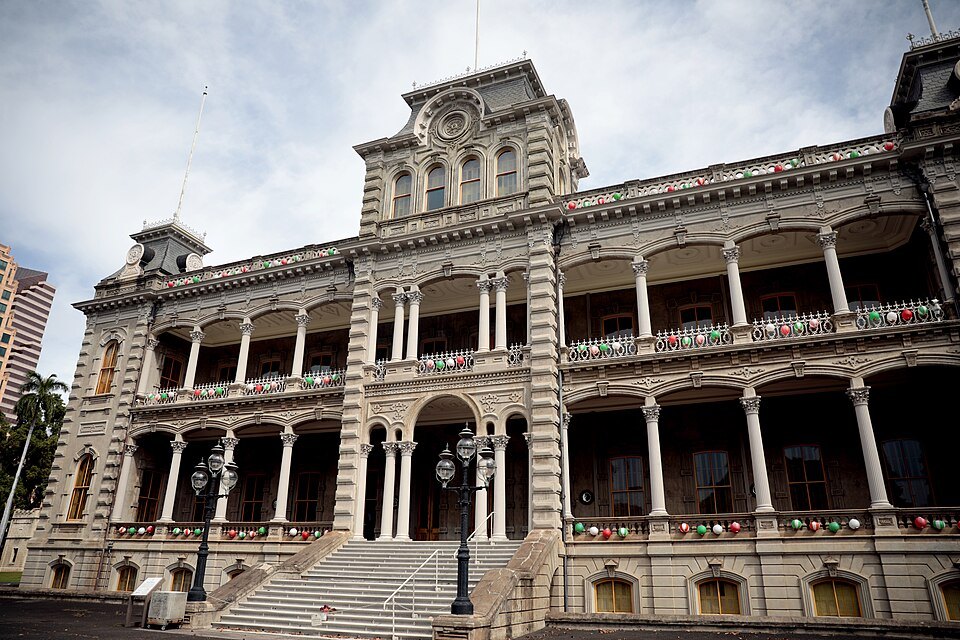 ʻIolani Palace, its lanai and corner towers