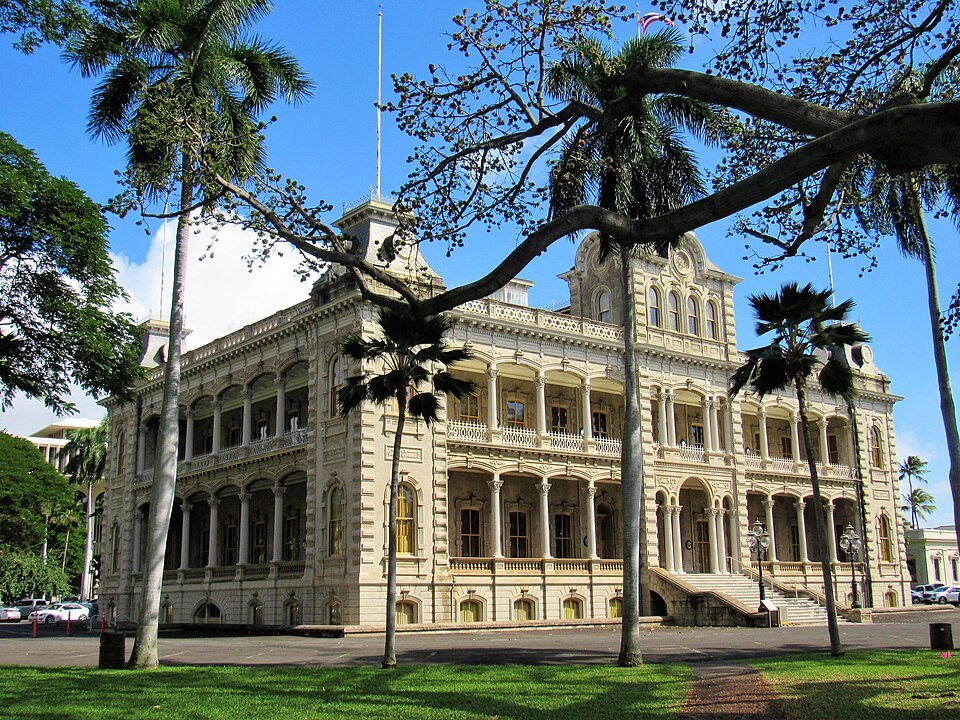 ʻIolani Palace under the branches of the grounds' old trees