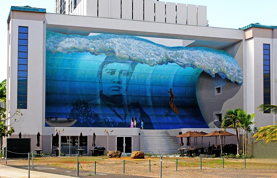 Mana Nalu, John Pugh's painted wave on a Kakaʻako wall