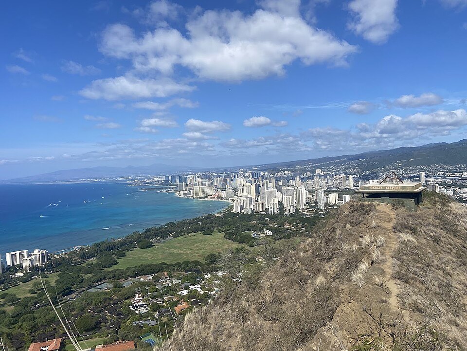 Waikīkī and Kapiʻolani Park from the Diamond Head rim