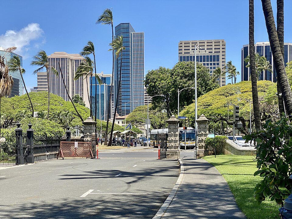The gates of Kawaiahaʻo Church, the downtown towers behind