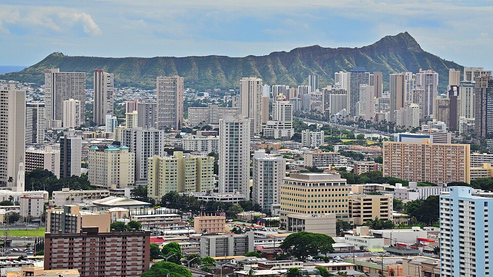 Diamond Head behind the towers of Waikīkī and the city