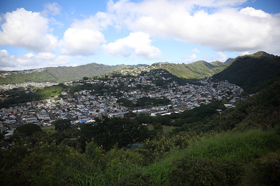 Makiki and the ridge seen from the crater rim