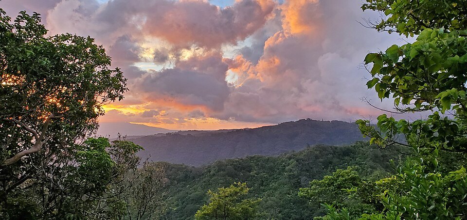 Dusk over the ridges from Tantalus